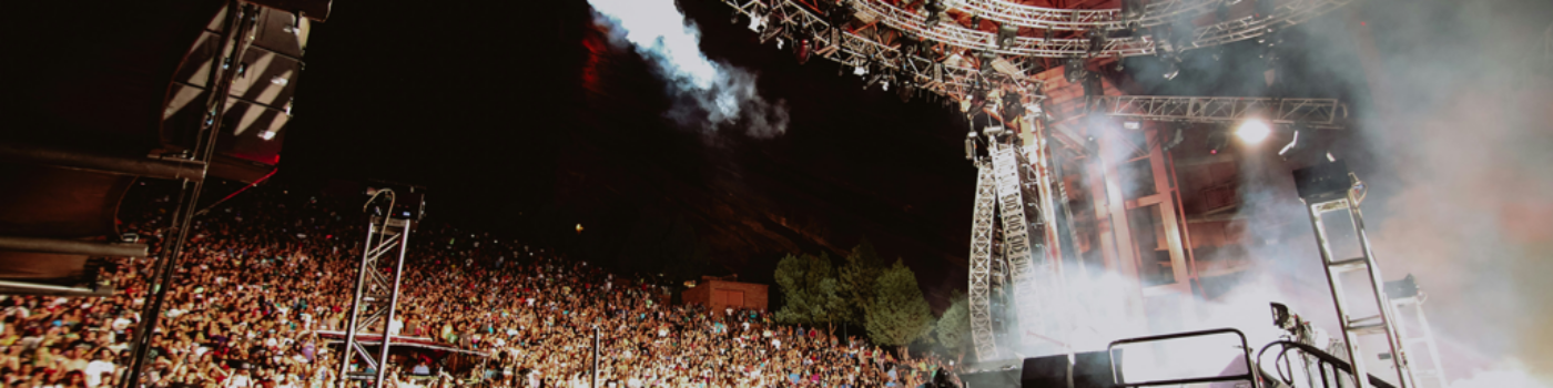 Réglementation de la hauteur des scènes en praticable, gardes-corps obligatoires et plateaux intérieur ou extérieur