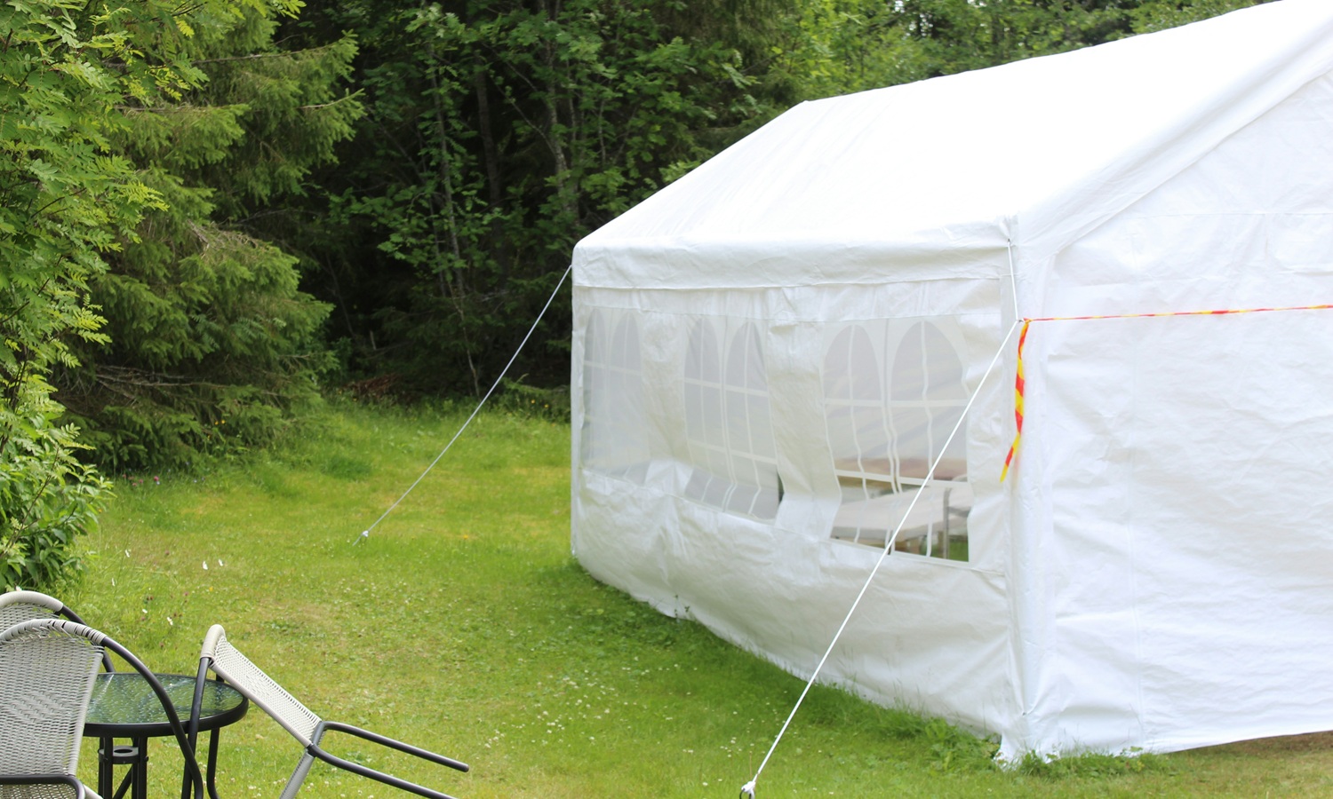 Prise au vent, lestage et résistance des structures, tentes et barnums : sécurisez face aux conditions venteuses